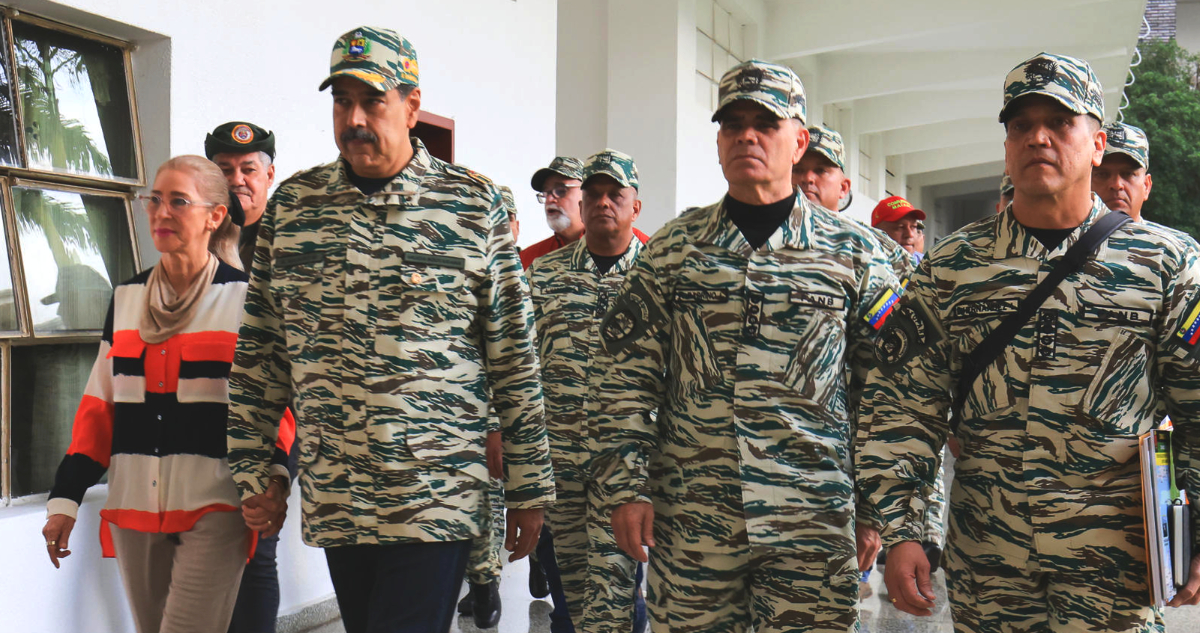 Maduro golpea la mesa: asegura que si Venezuela es agredida pasaría a “etapa de lucha armada”