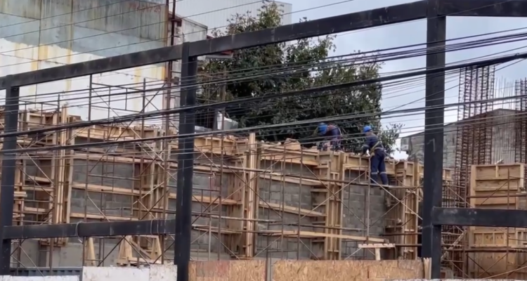 Vecinos piden “mano dura” por polémica construcción de mall chino en Valdivia: no cuenta con permisos