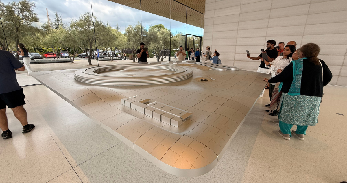 En la foto, la maqueta del Apple Park ubicada en el Visitor Center. 