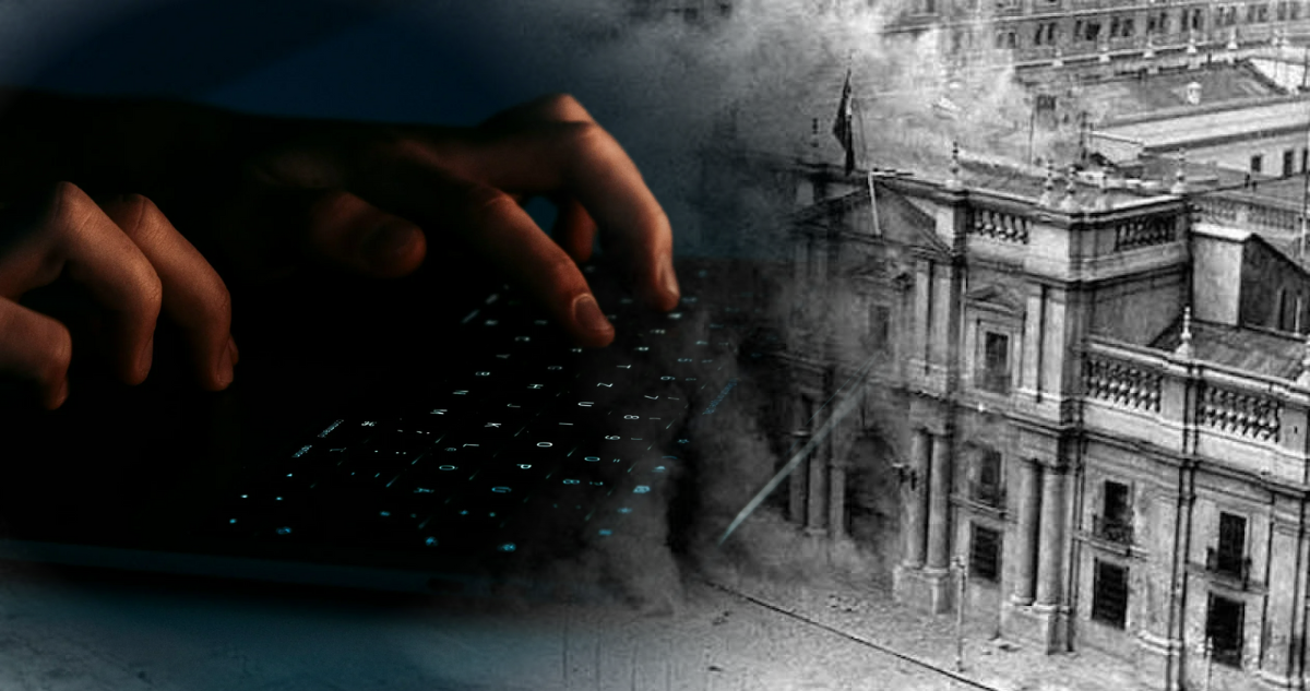 Fotografía muestra bombardeo a La Moneda y manos de persona escribiendo en un computador