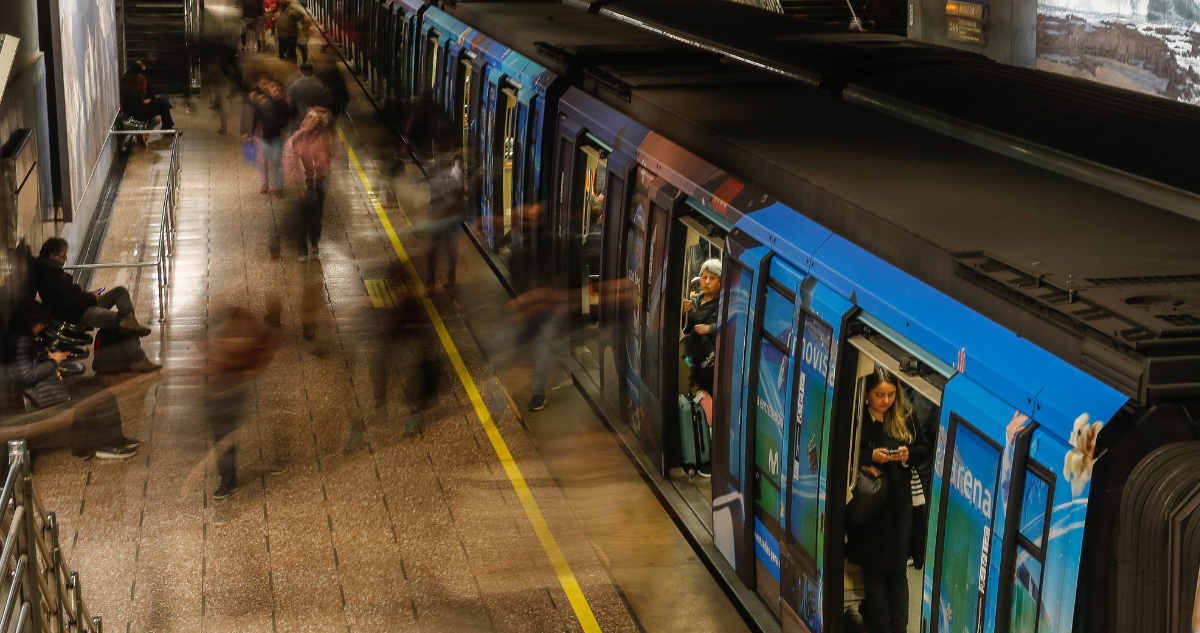 Así operará Metro de Santiago y trenes de regiones por Fiestas Patrias: RM reforzará buses RED