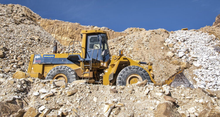 Perú da luz verde a 16 proyectos de explotación minera por parte de privados