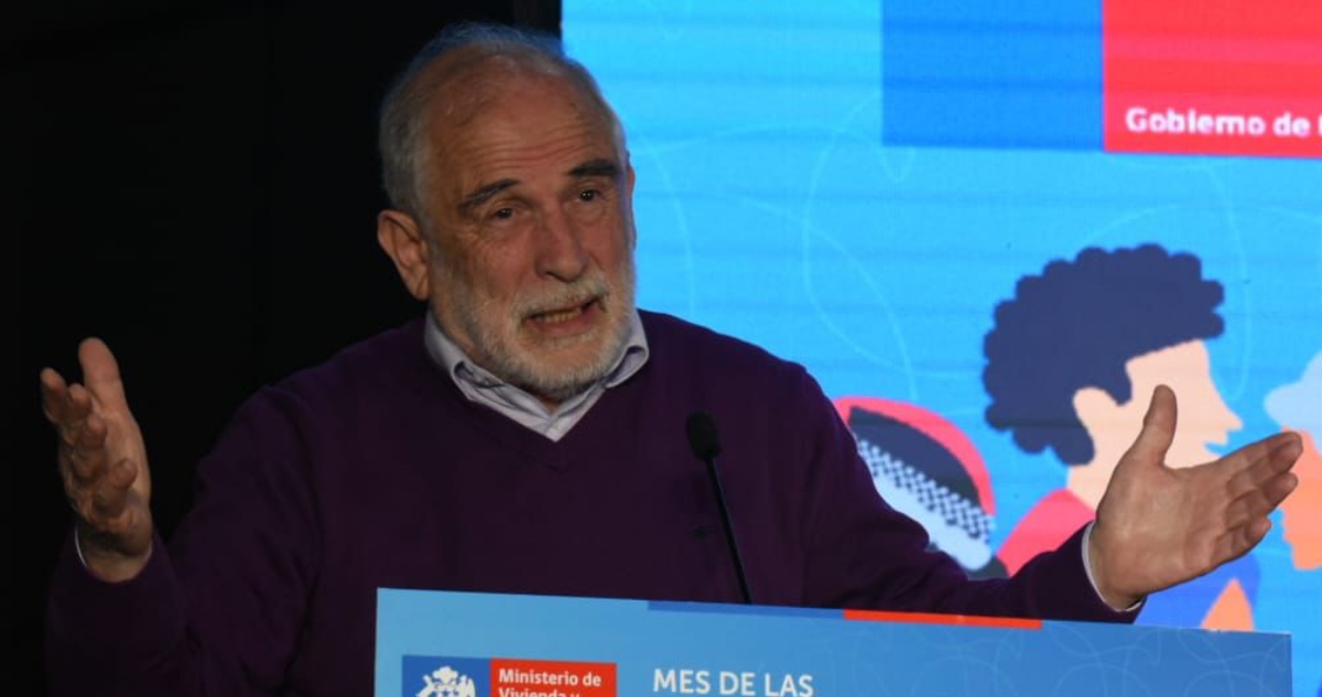 Ministro Montes por megatoma de San Antonio: pide a propietarios de terreno a buscar hasta el último momento una solución