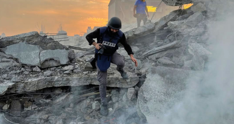 cuántos periodistas han muerto en guerras y conflictos en los últimos 100 años