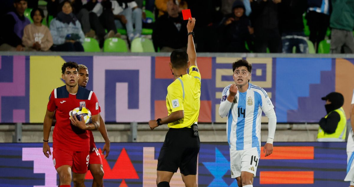 Santiago Fernández, el primer expulsado del Mundial Sub 20