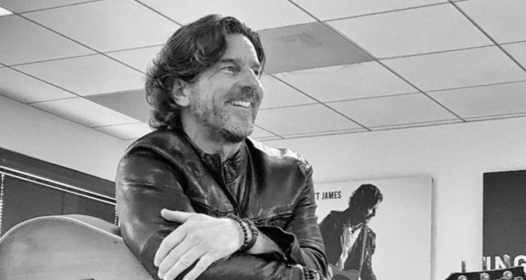 Murió el compositor y ganador del Grammy, Brett James, a los 57 años