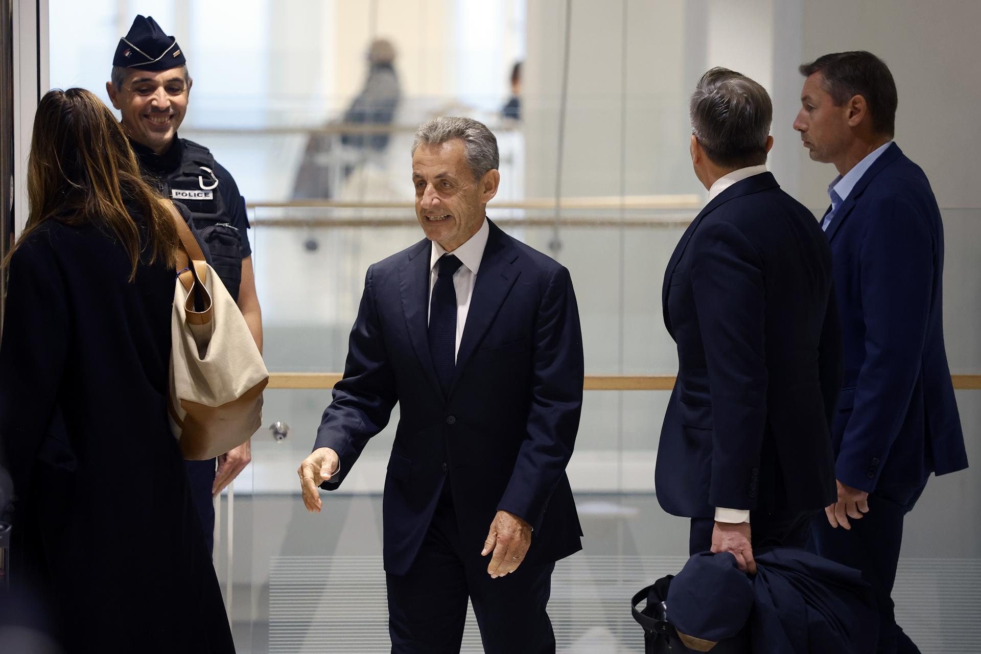 El expresidente francés Nicolas Sarkozy llegando este jueves al juzgado de París, Francia