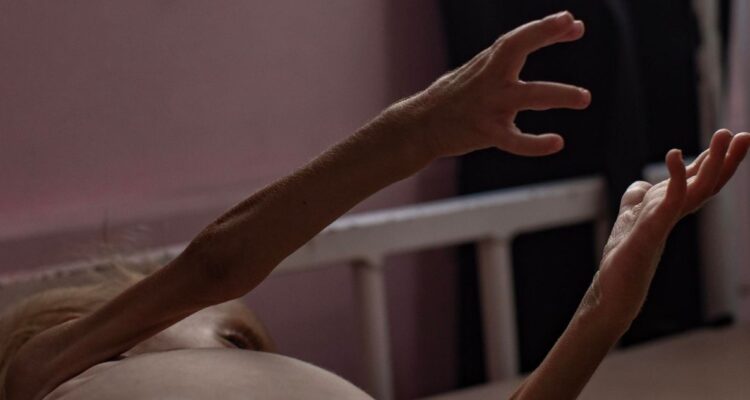 Tres niños y seis adultos palestinos mueren de hambre en Gaza