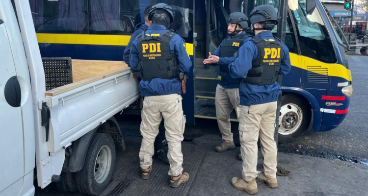 Operación Fortaleza: 300 funcionarios PDI y Carabineros realizan masiva fiscalización en Vega Central