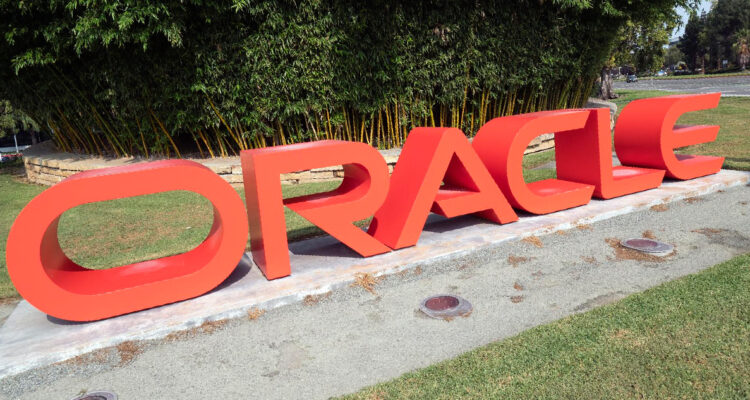 Tras su histórica subida en bolsa: revelan contrato por US$300 mil millones entre Oracle y OpenAI