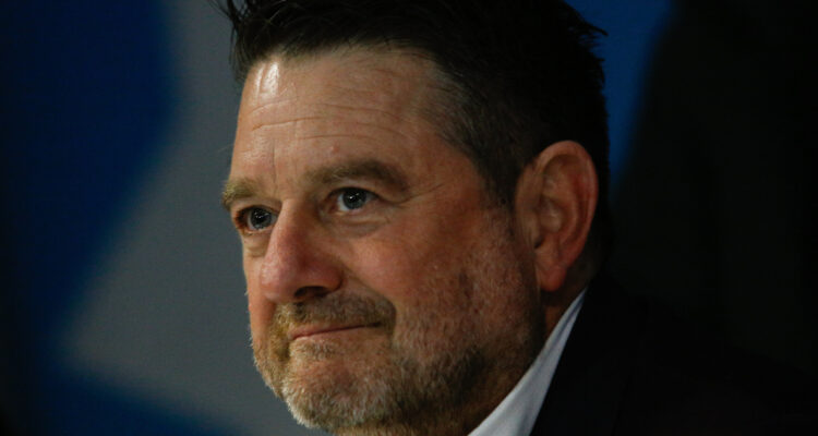 Le llueve sobre mojado: Tricel admite a trámite recurso que busca destituir a Orrego