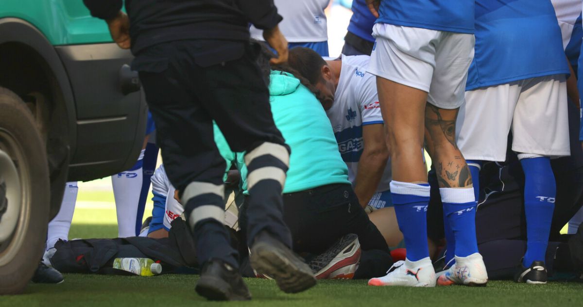 Patricio Toledo se encuentra estable tras desplome en plena cancha en el Claro Arena