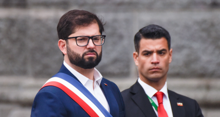 Pdte. Boric respalda dichos de general Iturriaga sobre narcomilitares: “Es una traición a la patria”