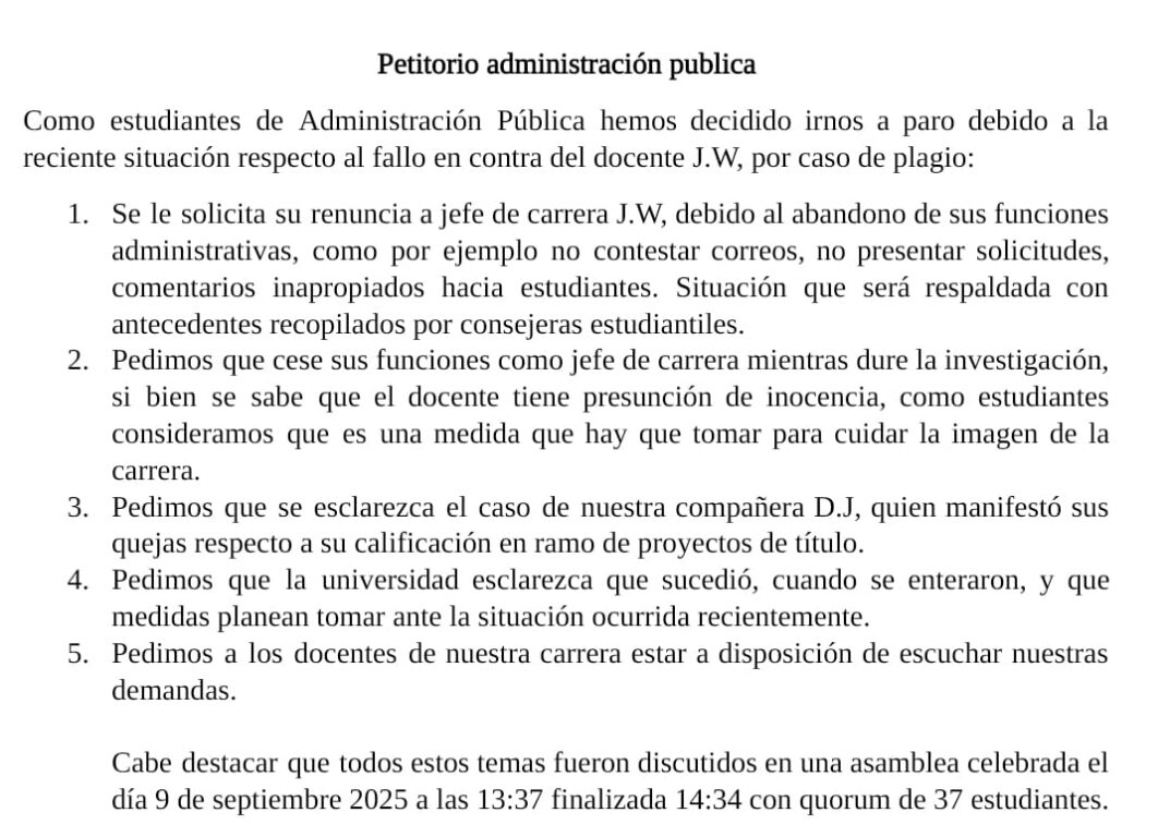 Petitorio de estudiantes por jefe de carrera acusado de plagio de tesis