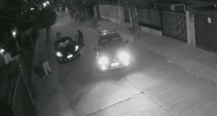 Banda realiza dos portonazos en menos de 24 horas en la RM: vehículos fueron recuperados