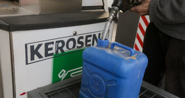 Parafina rompe con dos semanas a la baja y anota pequeña alza, según la Enap