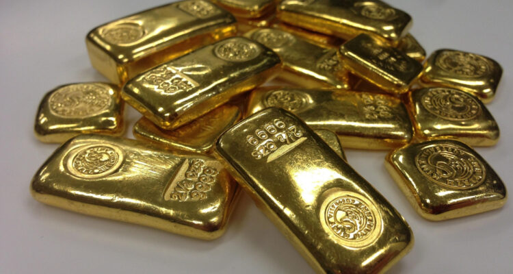 El oro rompe la marca de los US$3.700 por primera vez en su historia