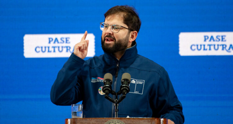 Presidente Boric aboga por un debate presidencial con “altura de miras” y sin fake news