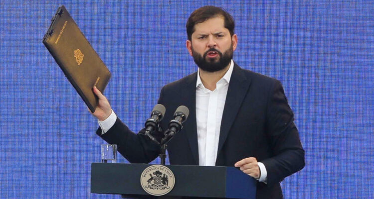 Presidente Boric envía su respeto a democracia de Brasil por “resistir intento de golpe” de Bolsonaro