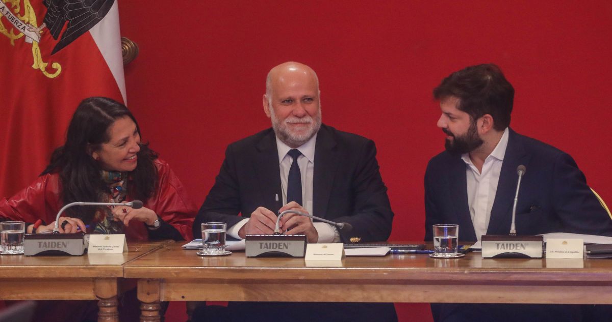 Boric defiende a Lobos tras debate por multas en el voto: “Todos respaldamos el acuerdo”