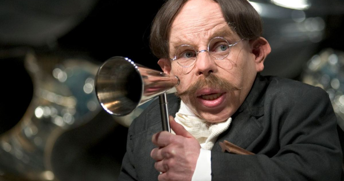 Warwick Davis como el profesor Flitwick