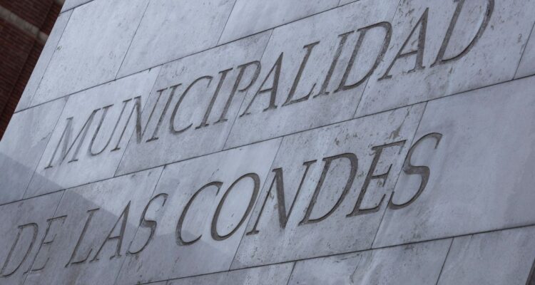 Primer formalizado en Caso Cesfam: director de control de Las Condes será imputado por falsificación