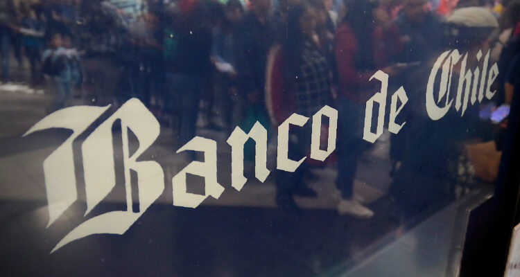 Dio créditos a deudores de alimentos: Corte rechaza reclamo del Banco de Chile contra multa de la CMF