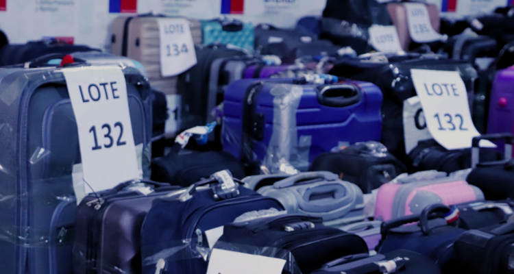 Anuncian remate de objetos perdidos en Aeropuerto de Santiago: revisa la fecha y cómo participar