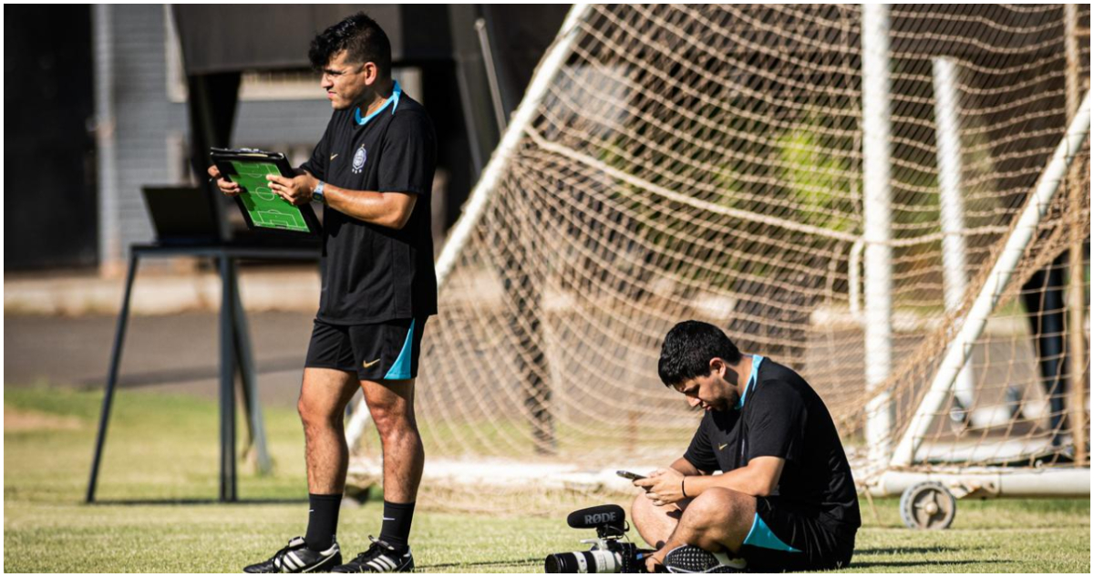 El chileno Renato Cornejo en el Olimpia de Martín Palermo