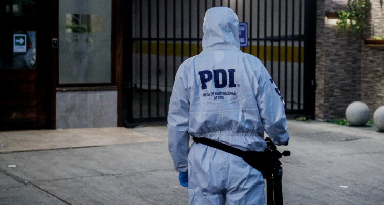 Roban $200 millones en efectivo a empresaria china en asalto armado en estacionamiento de Santiago