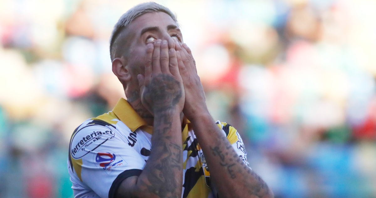 Rodrigo Holgado jugando para Coquimbo Unido en el fútbol chileno