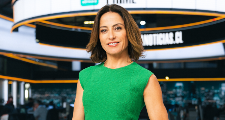 Constanza Santa María en fotografía promocional de Mega