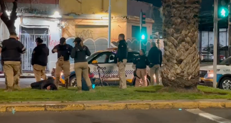 Seguridad de Santiago debió liberar a delincuentes que atrapó en un robo: nunca llegó Carabineros