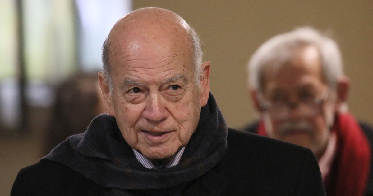 Quedó con “batería nueva”: Senador Insulza (PS) es dado de alta tras sufrir bloqueo del ritmo cardiaco