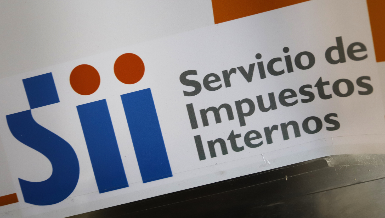 El fraude tributario y el mal uso del IVA en Chile persiste porque las reglas actuales premian el engaño. Esta columna propone rediseñar incentivos tributarios del SII