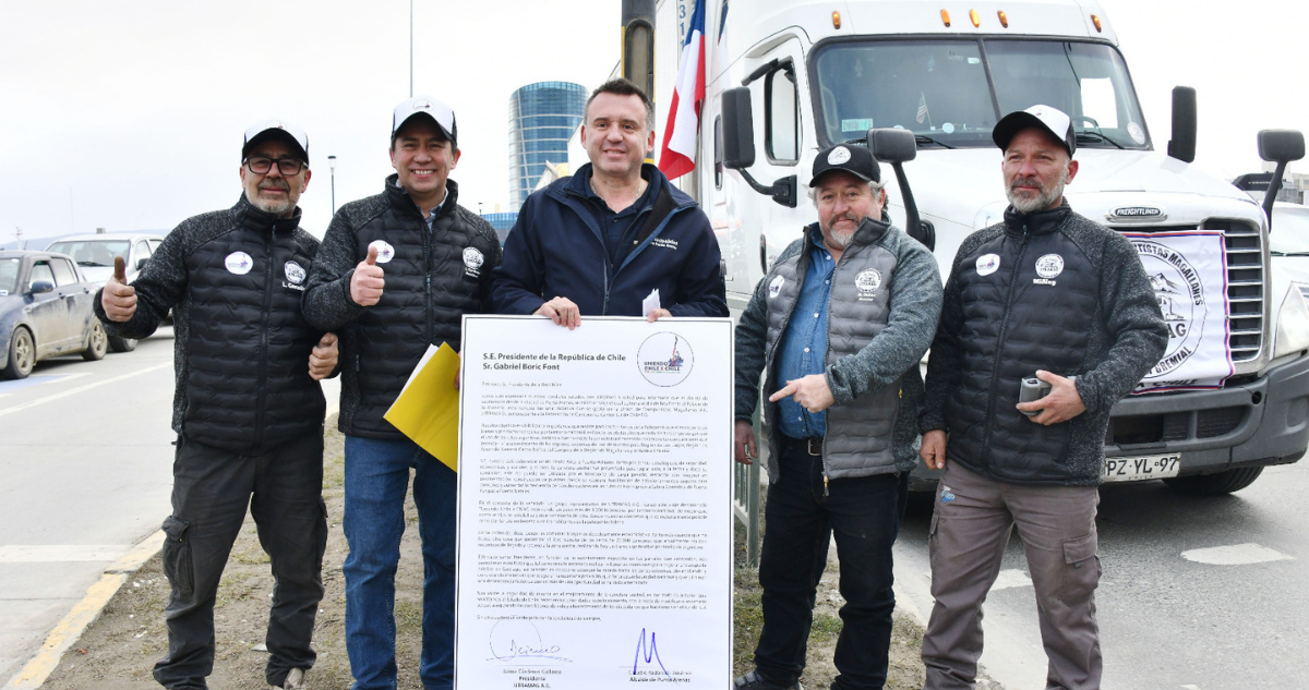 Camioneros inician caravana rumbo a La Moneda para exigir mejoras en la Carretera Austral