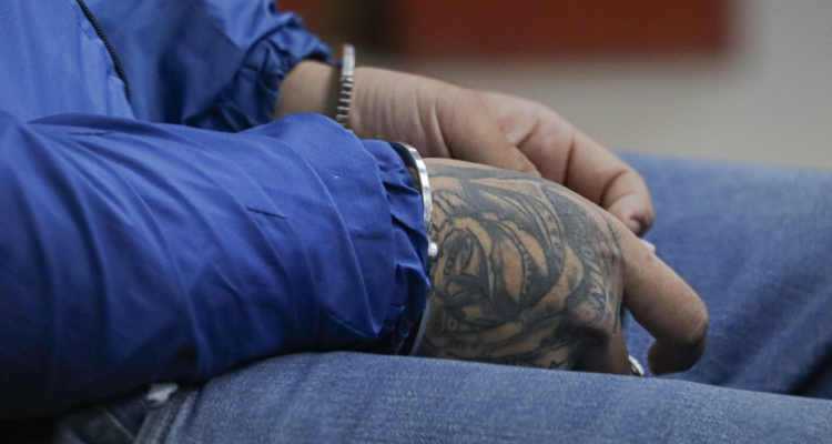 Prisión preventiva para sujeto que golpeó y estranguló a su pareja en Atacama: intentó quemar su casa