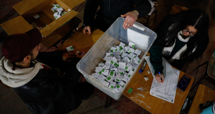 Comisión de Gobierno del Senado aprueba indicaciones del Ejecutivo que establece multa por no votar