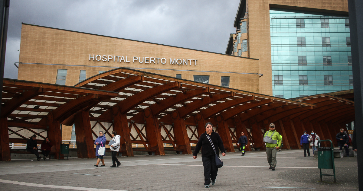 Madre de menor que padece cáncer acusa que Hospital de Puerto Montt le negó acceso a GES por su edad