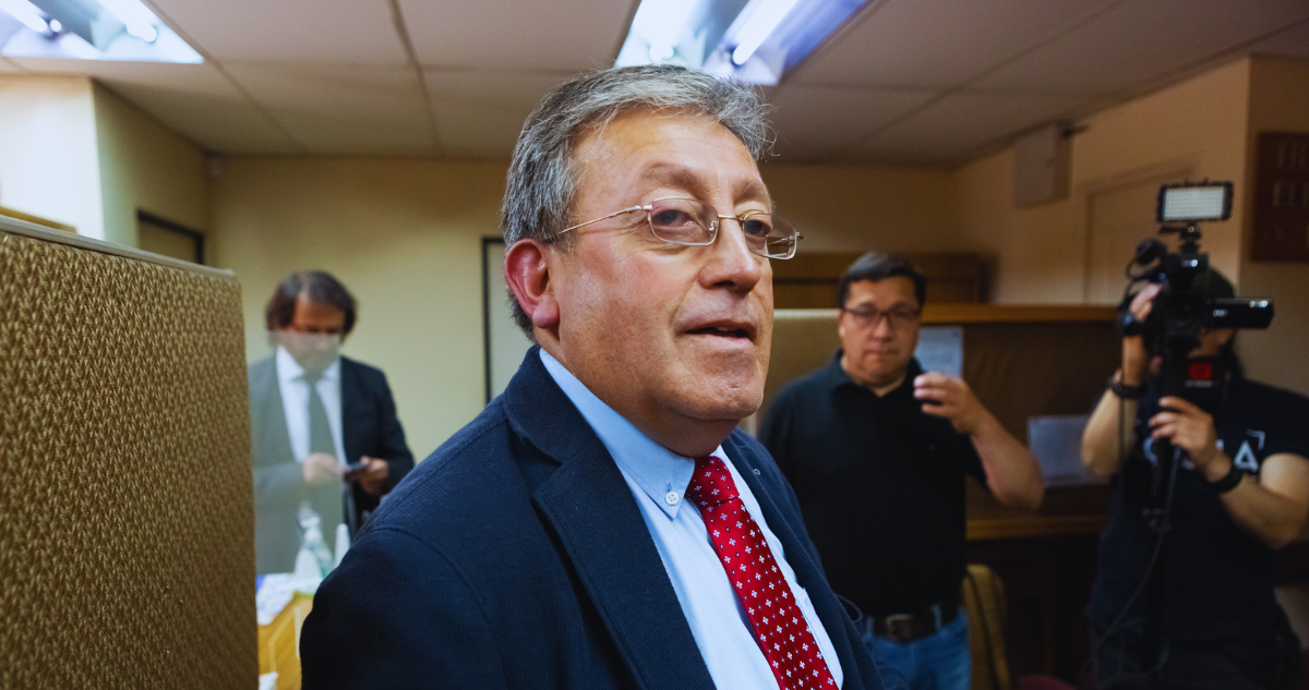 Gervoy Paredes interpone recurso de protección contra candidato del PDG: acusa uso de su imagen