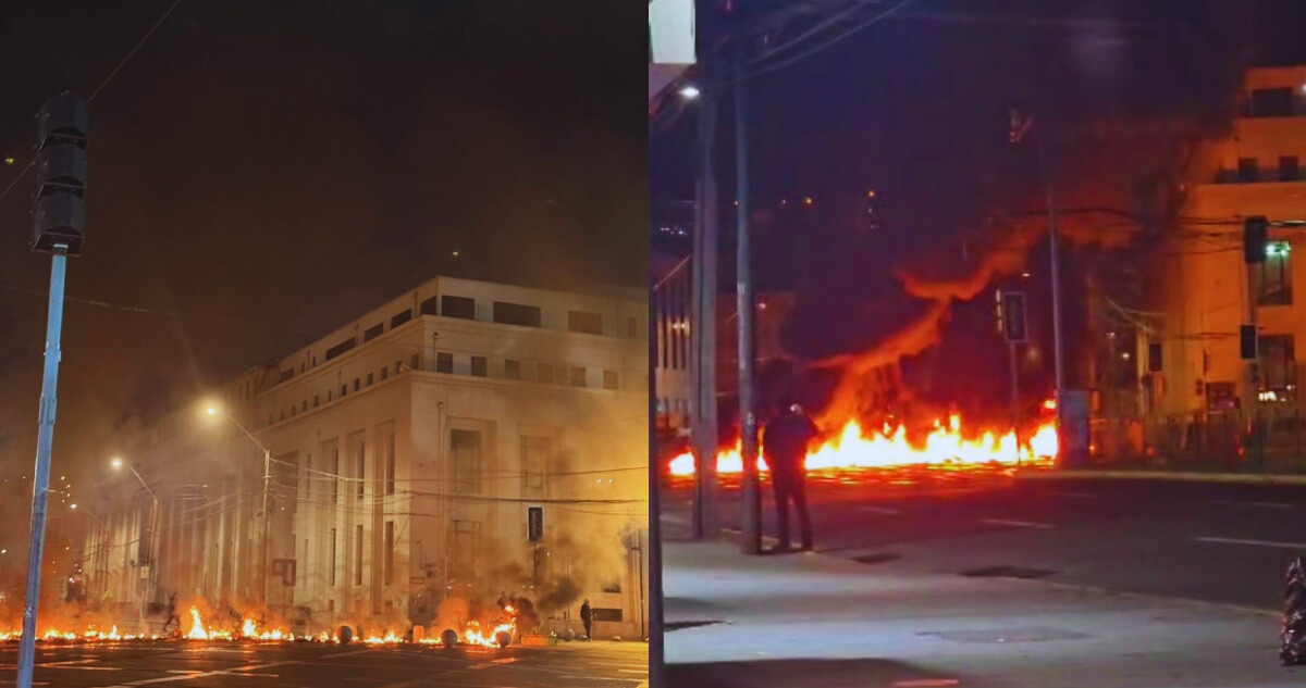 Sindicato de estibadores de Valparaíso inició barricadas en Plaza Sotomayor por fallo en negociaciones