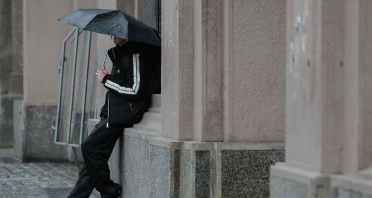 Nuevo sistema frontal llega a la RM: se esperan hasta 20 mm de lluvia en Santiago para Fiestas Patrias