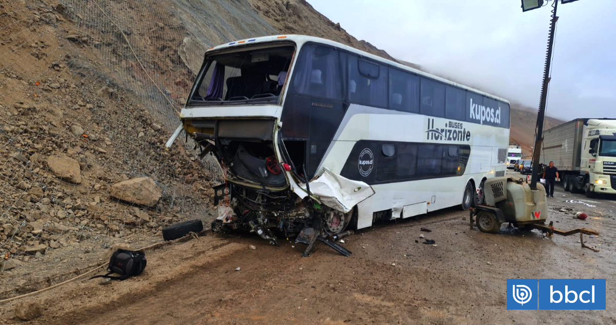Violento choque de bus con 45 pasajeros a bordo se registró en Cuesta Chinchorro: conductor falleció