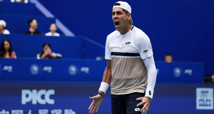 Alejandro Tabilo se impuso ante el 33 del mundo y se abre paso a la final del ATP de Chengdú en China