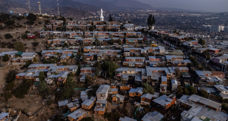 Techo-Chile alerta rezago en Plan de Emergencia Habitacional: solo un 27% de avance en campamentos