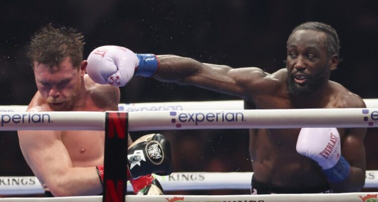 Terence Crawford dejó sin títulos a “Canelo” Álvarez.