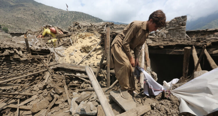 Gobierno talibán confirma más de 1.400 muertos y 3.100 heridos tras terremoto en Afganistán