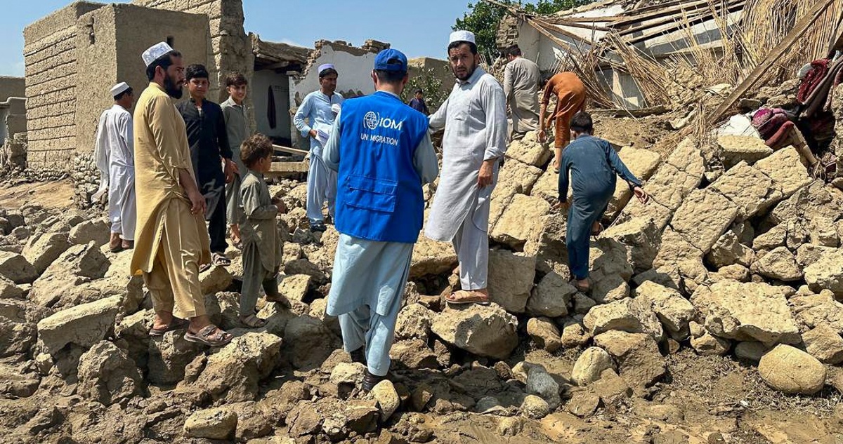 Terremoto y réplicas en Afganistán dejan 800 muertos y 2.500 heridos: cifra podría aumentar