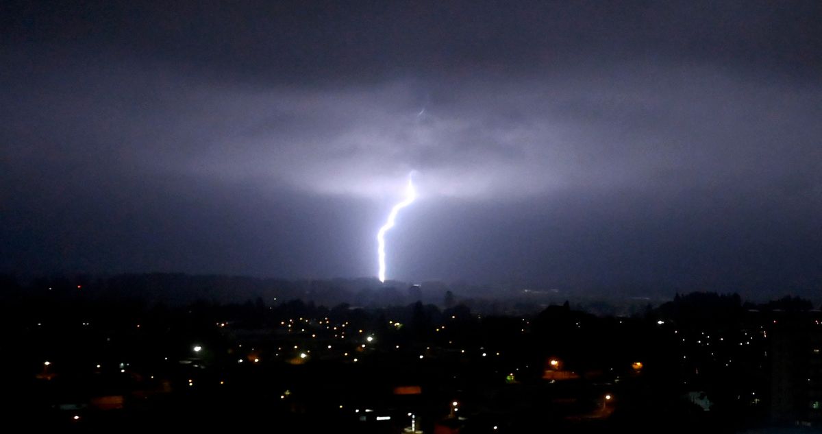Emiten Alerta Meteorológica por tormentas eléctricas en zonas de la región Metropolitana
