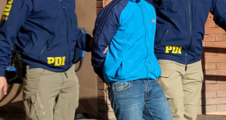 Trabajador detenido por grabar a clientas en Quilpué: tenía 3 mil registros en su celular